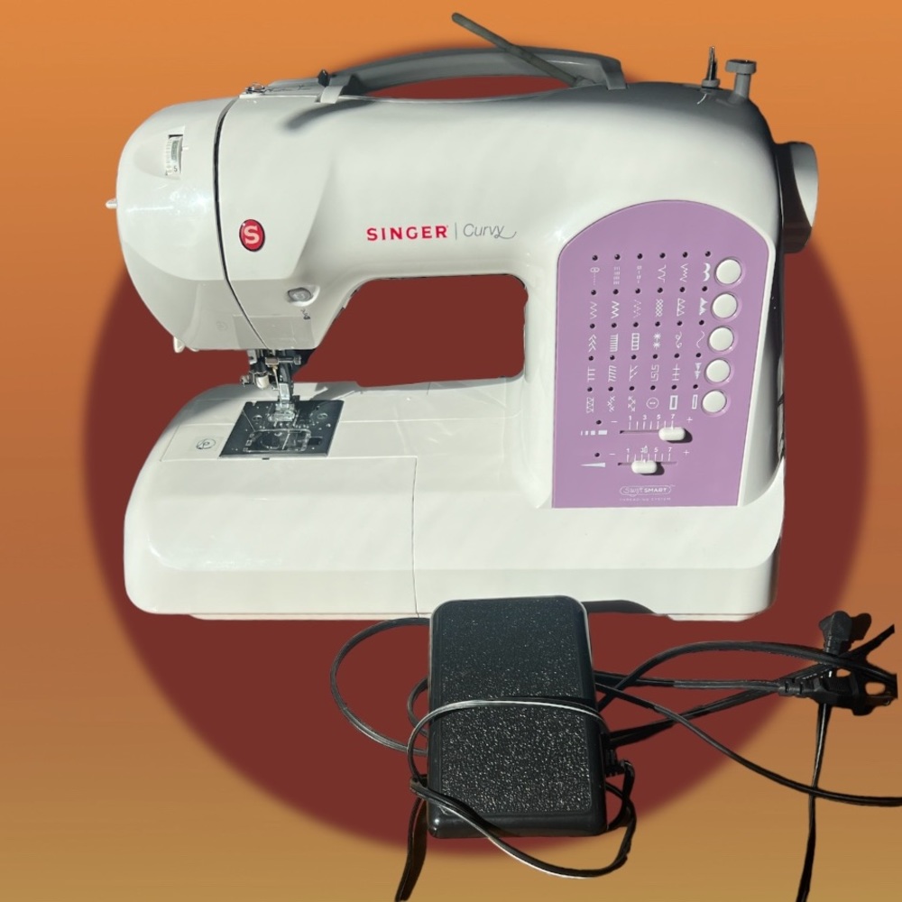 Singer Curvy 8763 Sewing Machine - Excellent condition